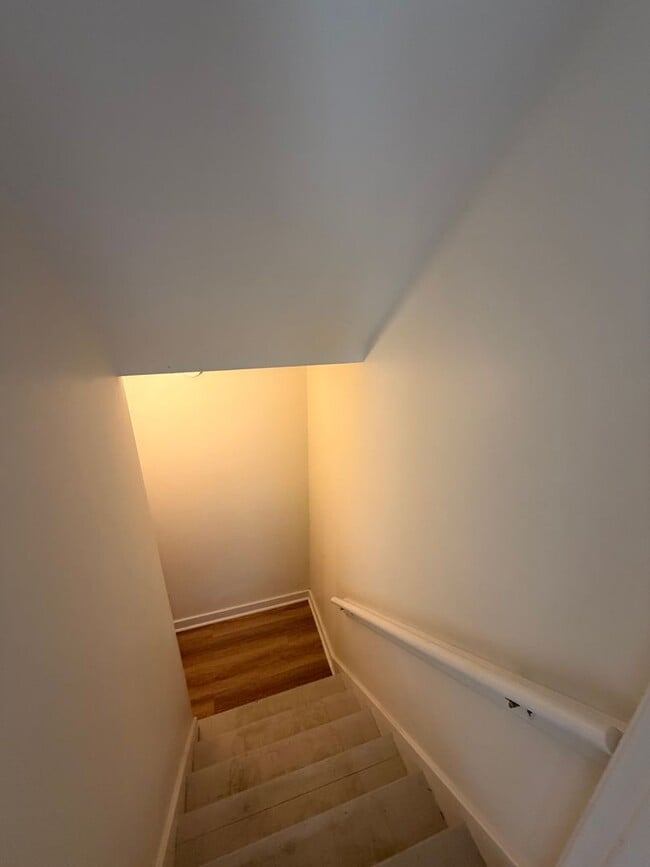 Building Photo - 1439 Nightingale Rd