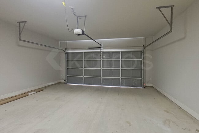 Building Photo - 3207 Rosehill Dr