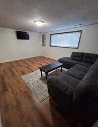 Building Photo - 412 Linden Ave