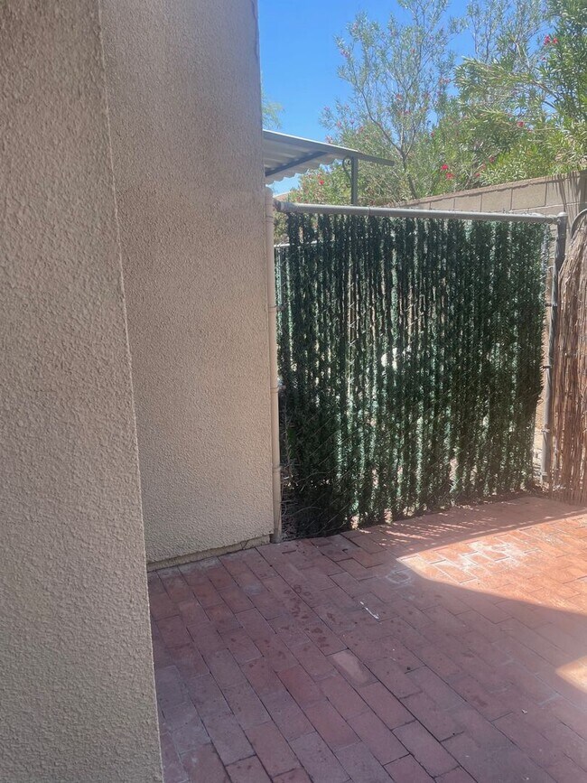 Building Photo - 3 Bed 2.5 Bath Pet-Friendly Retreat by The...