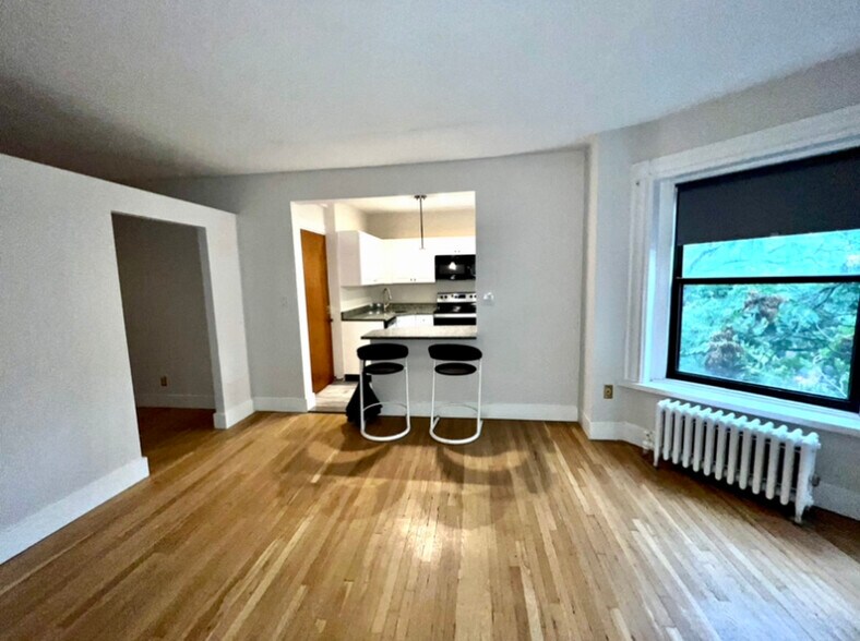 Building Photo - 475 Beacon St