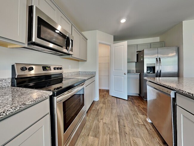 Building Photo - 107 Boat Clb Ln