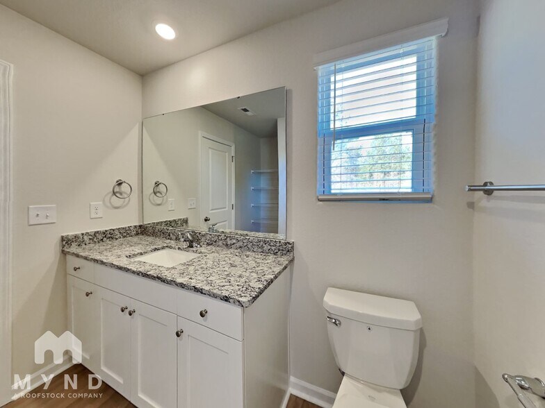 Building Photo - 160 New Villas St