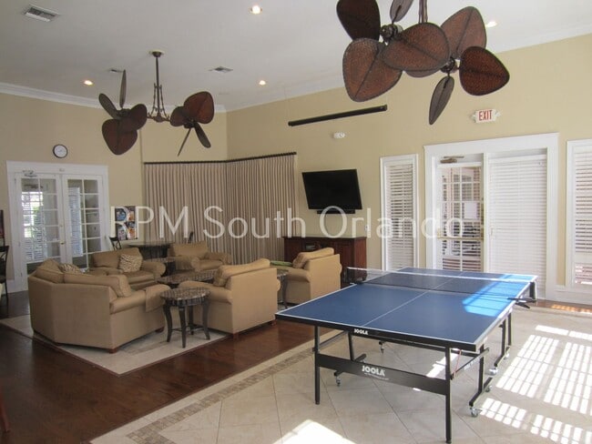 Building Photo - Great location!