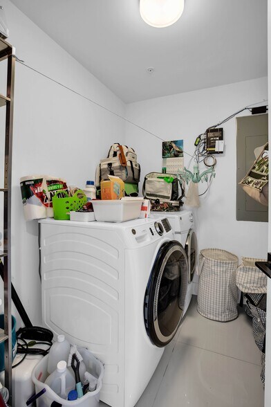 Building Photo - 87 N Shore Dr