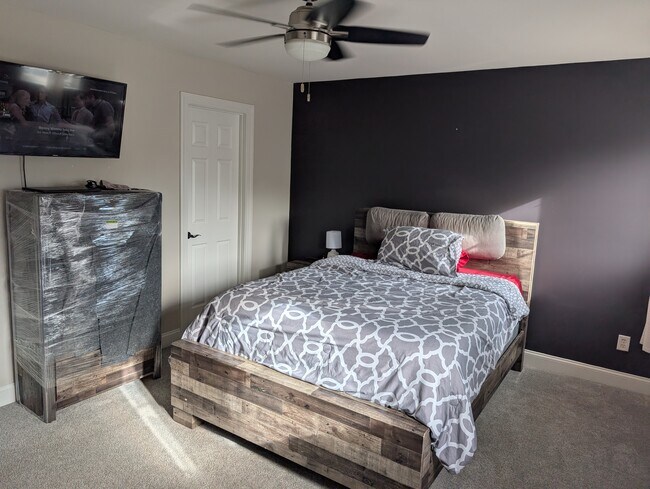 Building Photo - 6 Maxim Ct