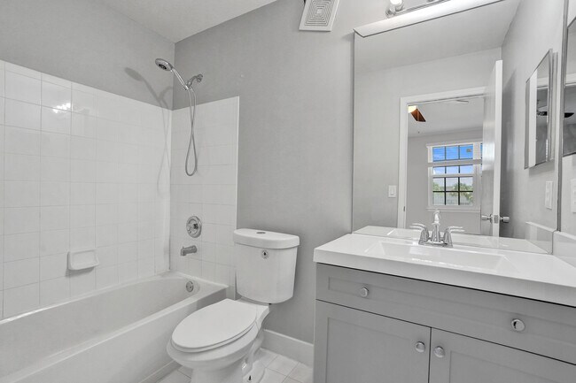 Building Photo - 9913 NW 57th Manor