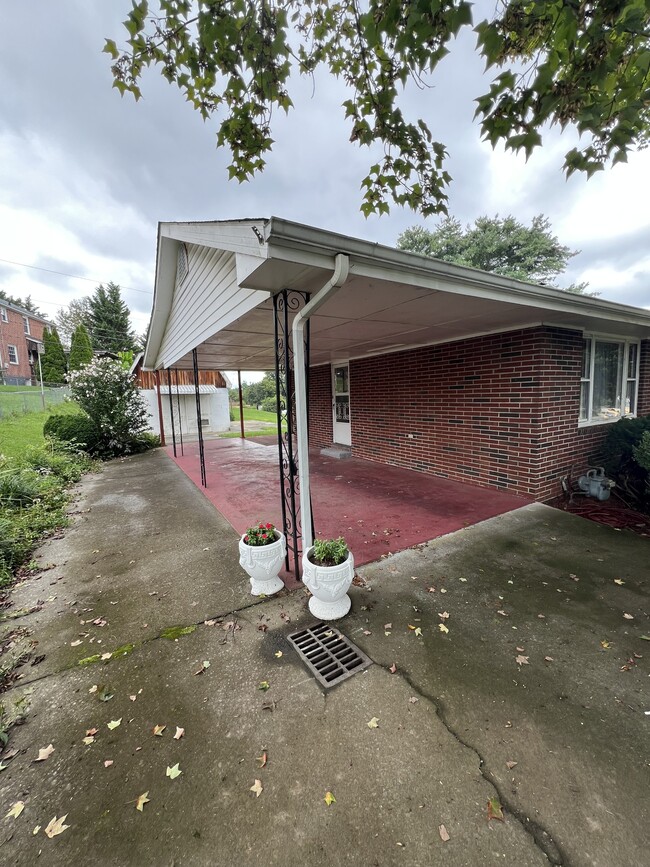 Building Photo - 803 Dundee Dr