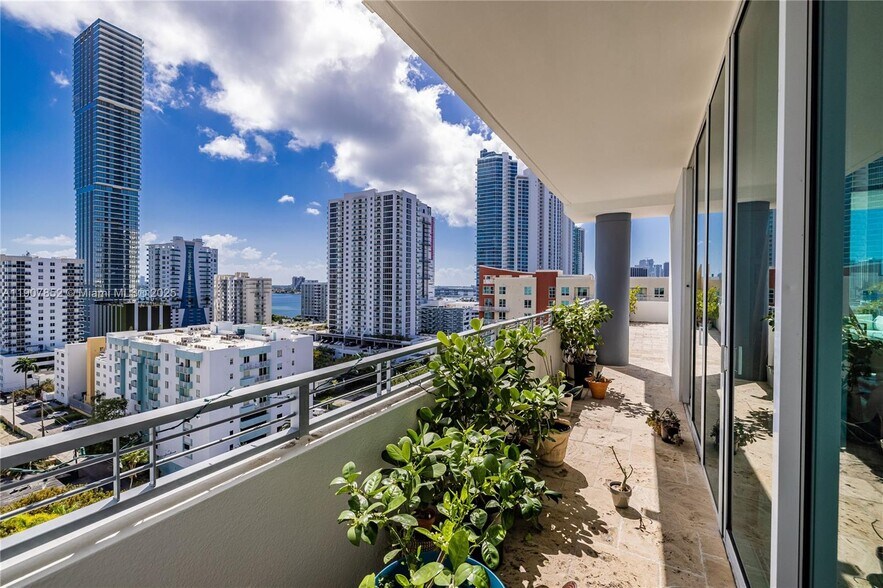 Building Photo - 350 NE 24th St