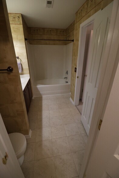 Building Photo - 10979 Princeton Village Dr