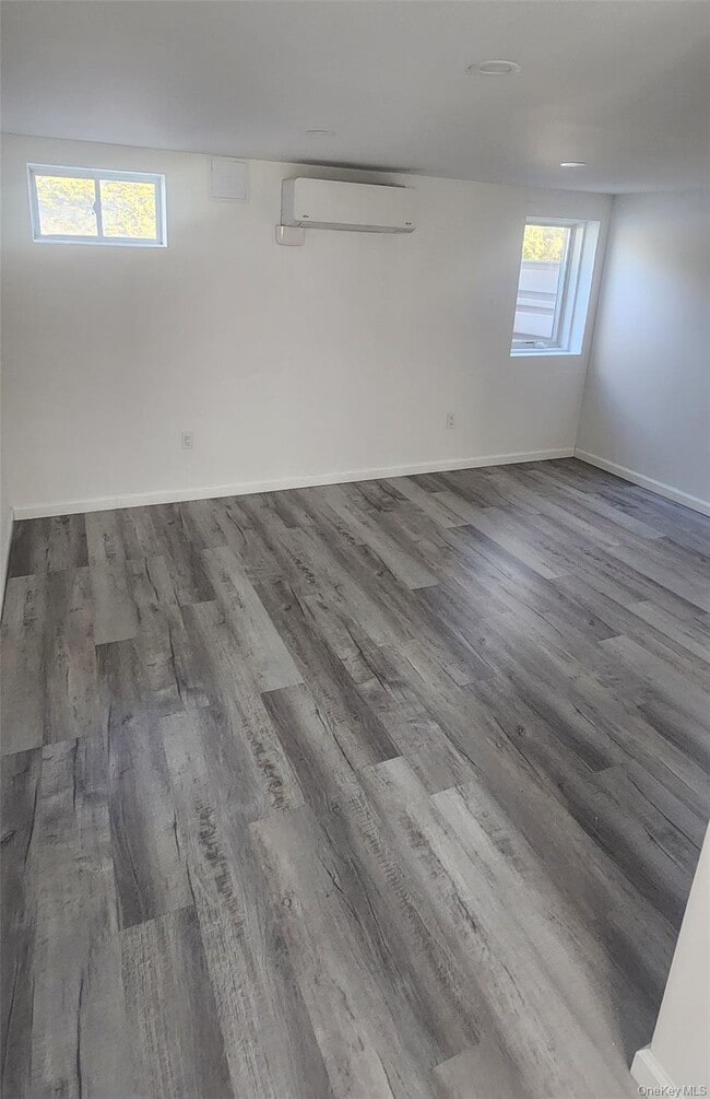 Building Photo - 1524 Express Dr S