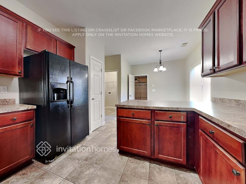 Building Photo - 2420 Freemont St