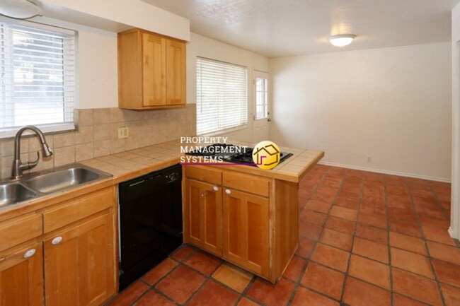 Building Photo - 4 Bedroom Cottonwood Heights Home