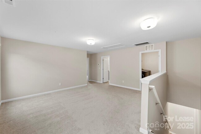 Building Photo - 8562 River Ridge Dr