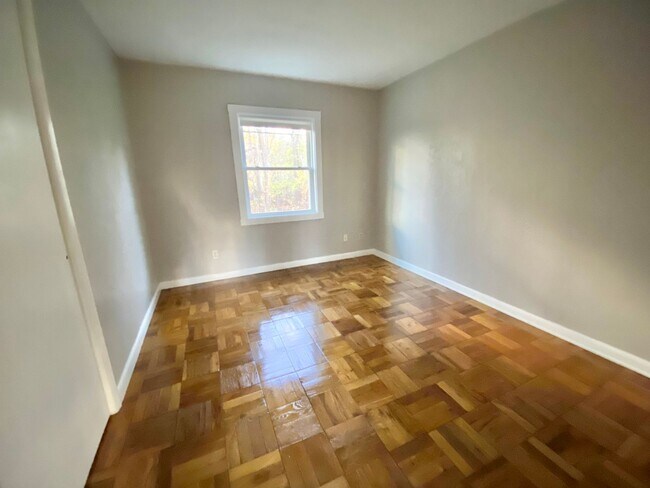 Building Photo - 125 Station Rd