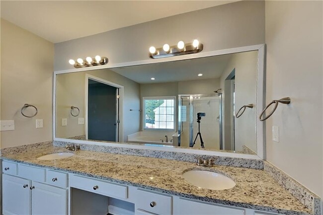 Building Photo - 3370 Spindletop Dr NW