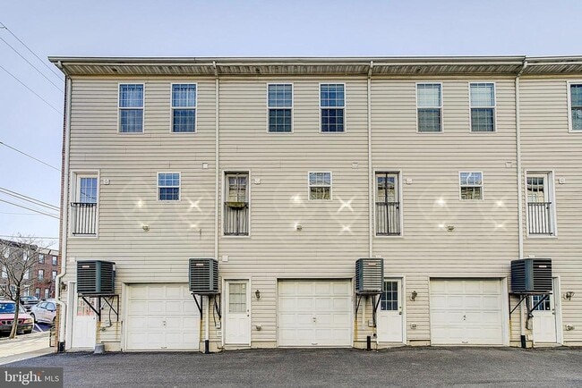 Building Photo - 2684 Tilton St