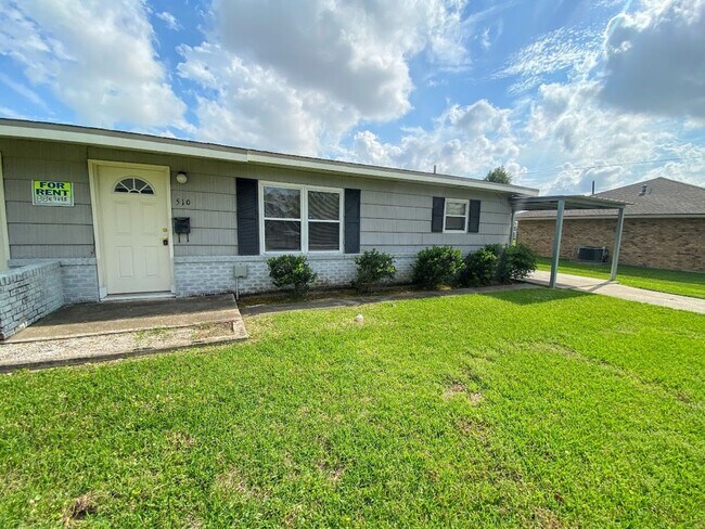 Building Photo - 2BR/1BA Duplex Near McNeese State University