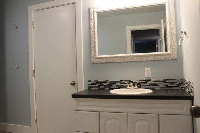 Building Photo - 226 Valley Ave SW