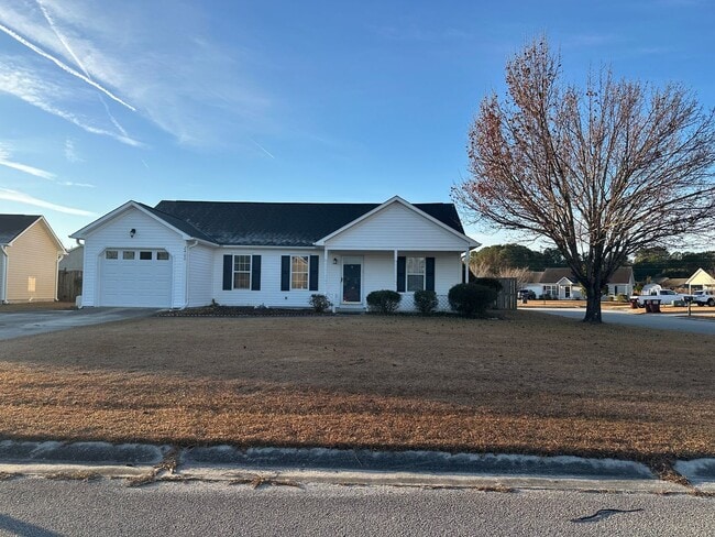 Building Photo - Desirable 3 Bedroom Home