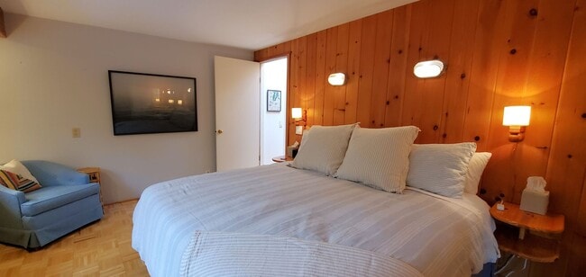 Building Photo - 2 Bedroom Extended Stay in Williamsburg with Low Off-Season Rates!