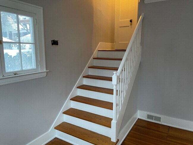 Building Photo - Charming Dutch Colonial Style Heritage Hill Home