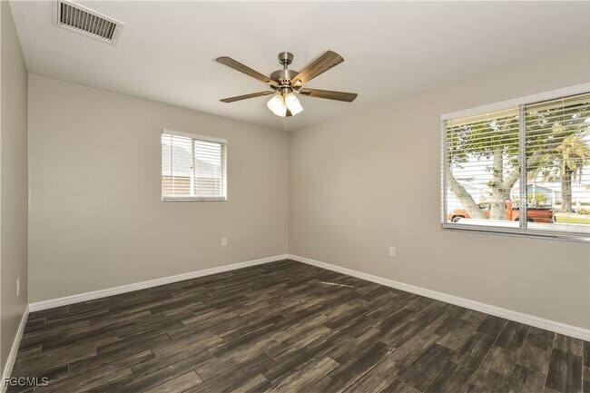 Building Photo - 1308 SE 32nd Terrace