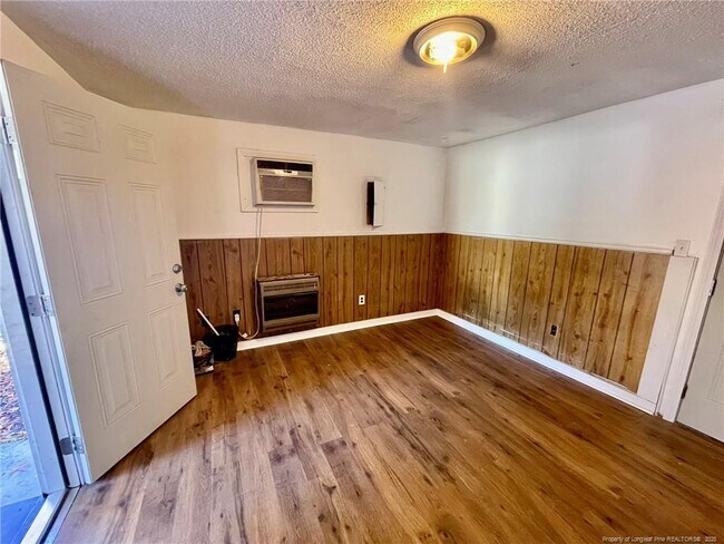 Building Photo - 502 Spring Ave