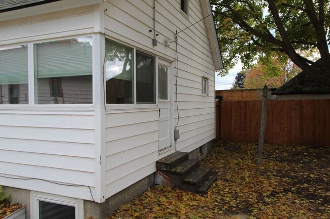 Building Photo - 4711 N Regal St