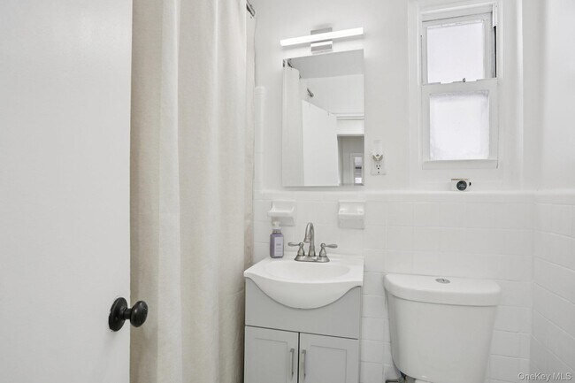 Building Photo - 23 Lawrence Dr