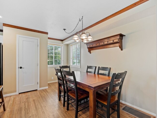 Building Photo - Spacious 5-Bedroom Home for Rent in Sandy, UT