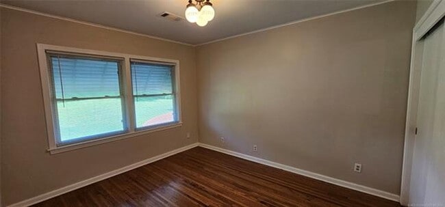Building Photo - 3-bedroom, 1 bathroom, 1 car attached gara...