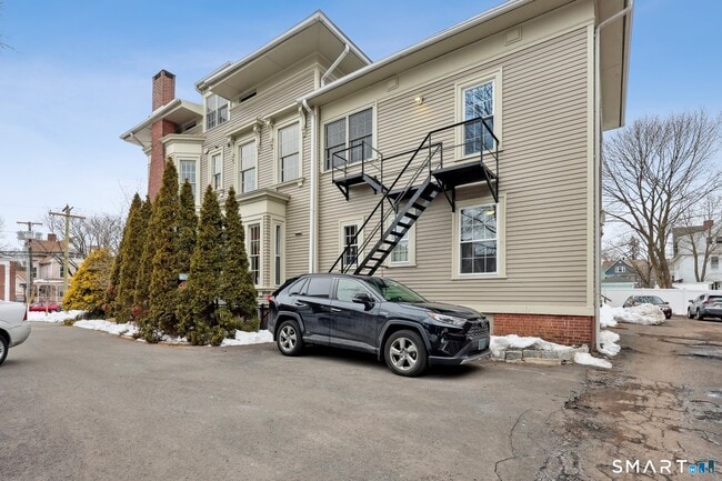 Building Photo - 591 Orange St