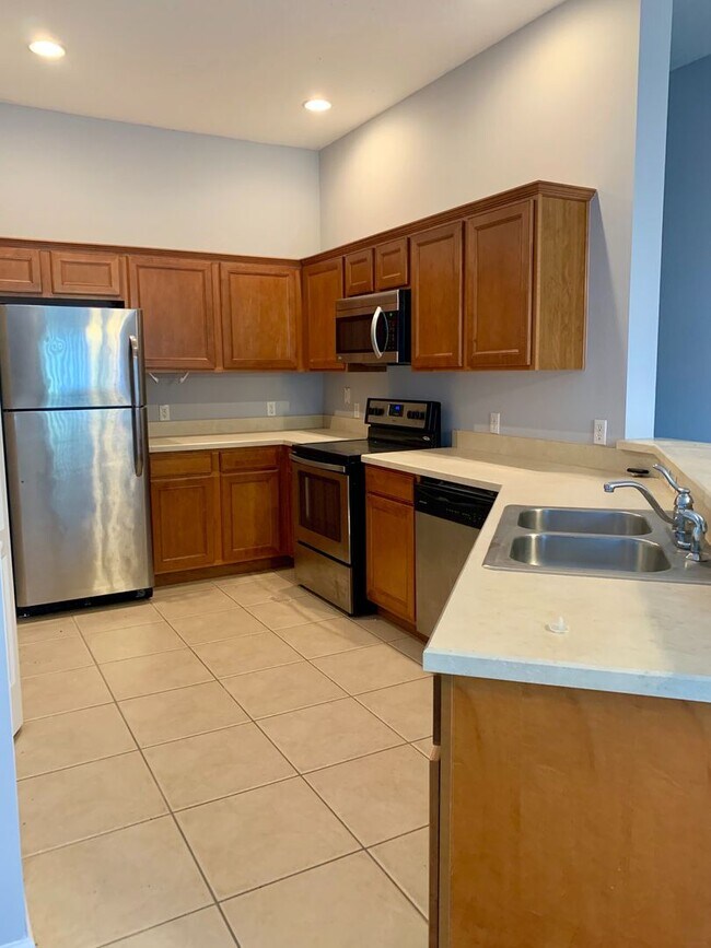 Building Photo - Spacious 2 Bedroom, 2 Bathroom Condo in Harmony