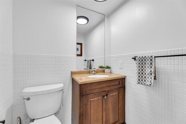 Building Photo - 405 N Ocean Blvd