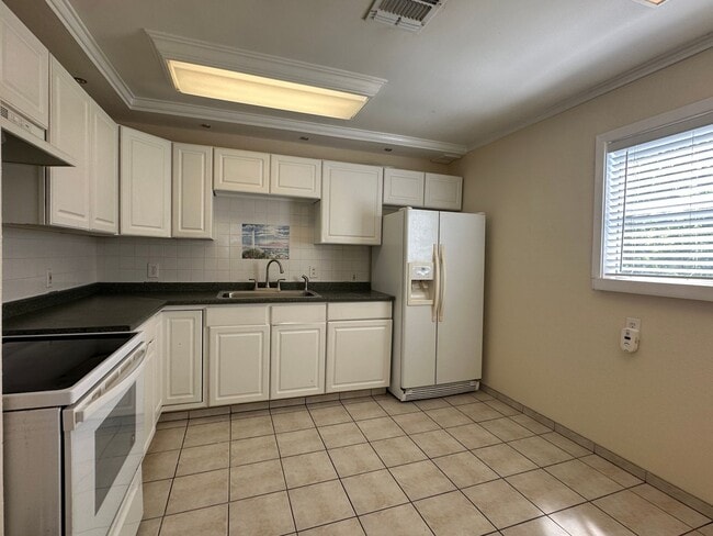 Building Photo - Ready for move in