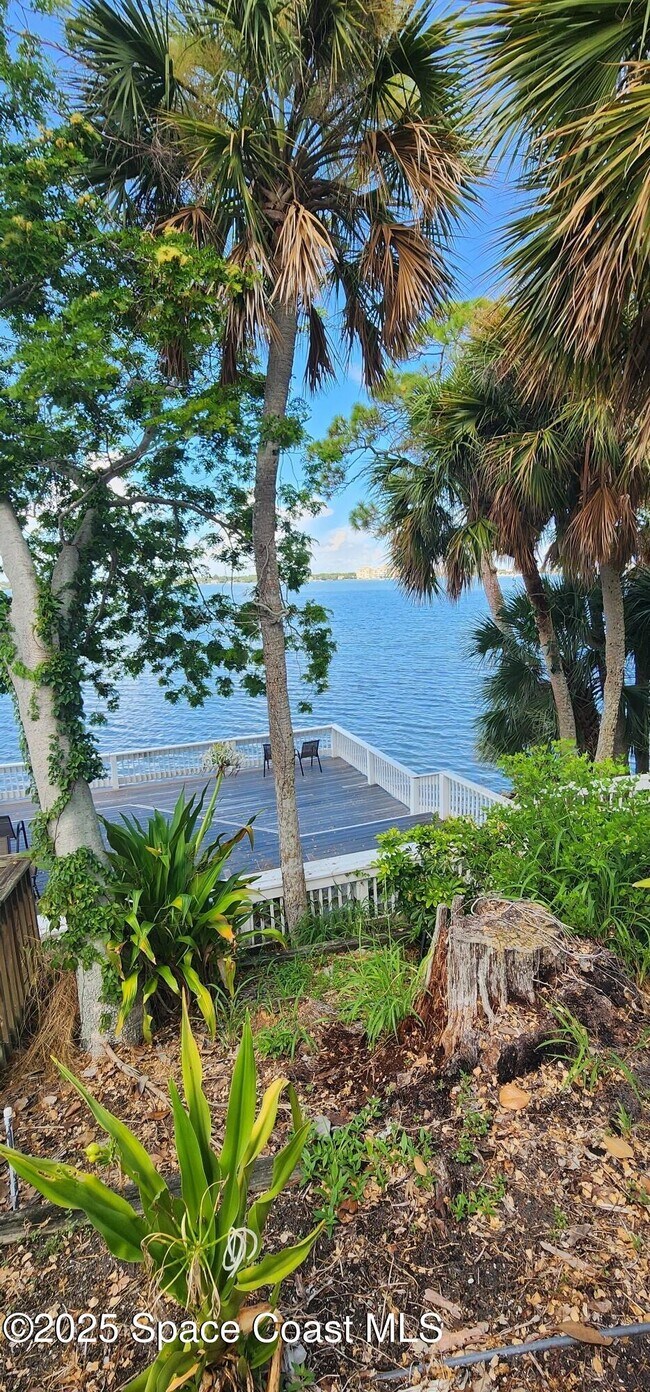 Building Photo - 225 S Tropical Trail