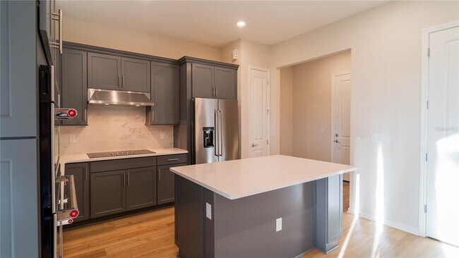 Building Photo - 16446 Lone Oak Cir