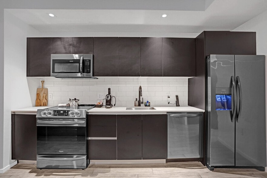 Building Photo - 398 NE 5th St