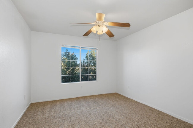 Building Photo - 1908 Mountain Hills Ct