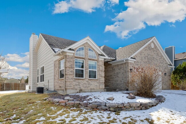 Building Photo - 755 Robinglen Ct