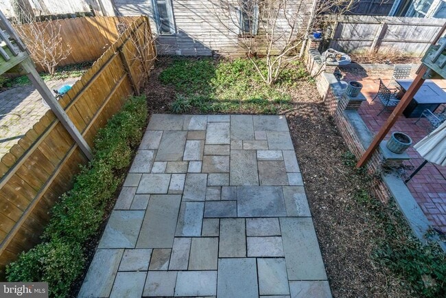 Building Photo - 62 Church St