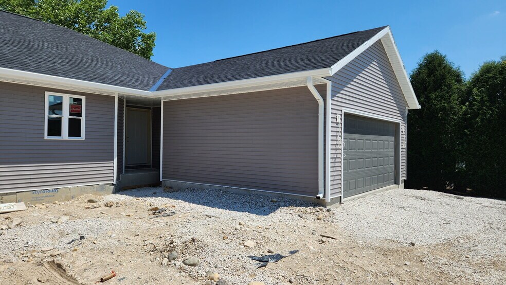 Building Photo - 1207 Hillwood Blvd