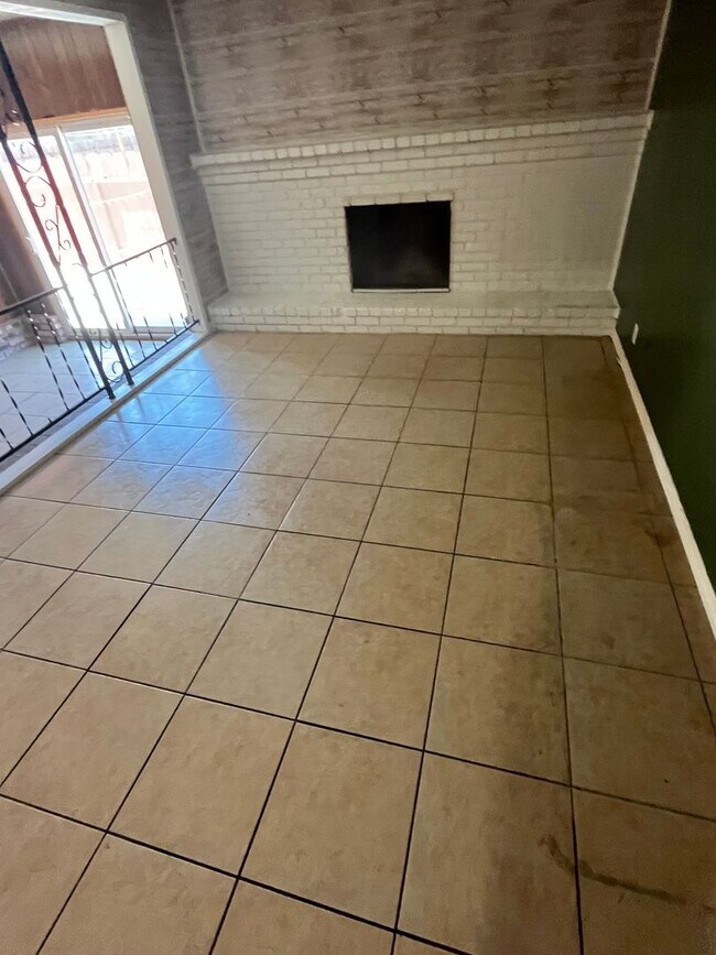 Building Photo - 427 N Santa Ana St
