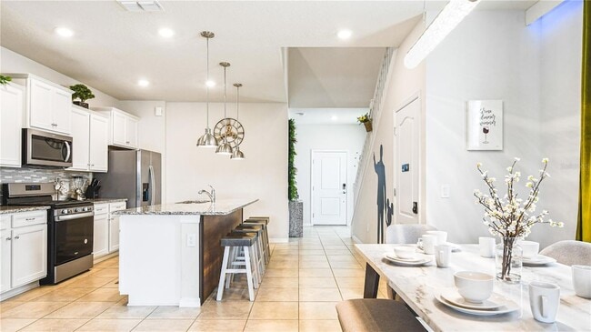 Building Photo - 7219 Oakmoss Loop