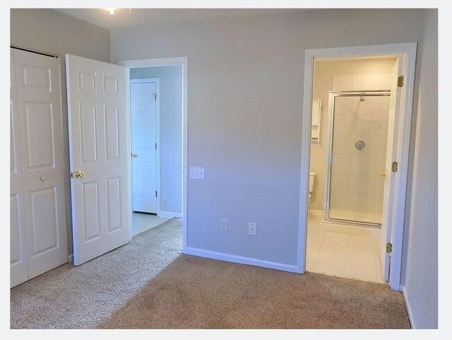 Building Photo - Spacious Condo with Expansive Pond Views