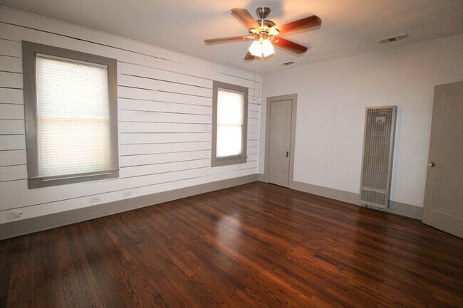 Building Photo - 436 W Rosewood Ave