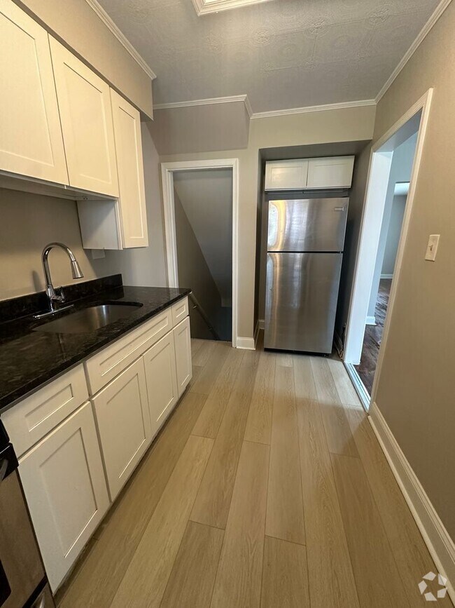 Building Photo - Freshly Remodeled 4 BR in Middle River!