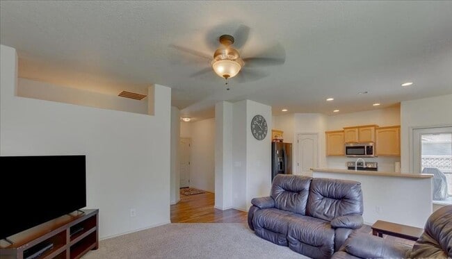 Building Photo - Charming 3-Bedroom, 2-Bath Home – Landscaping Included! Great location to downtown Boise