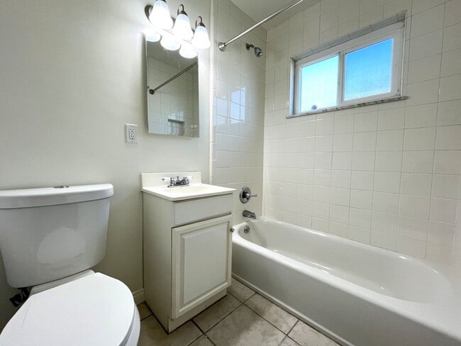 Building Photo - 3 bed, 2 bath in Ontario, CA!